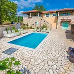 Sandi, Mediterranean With Pool And Jacuzzi Ferienhaus