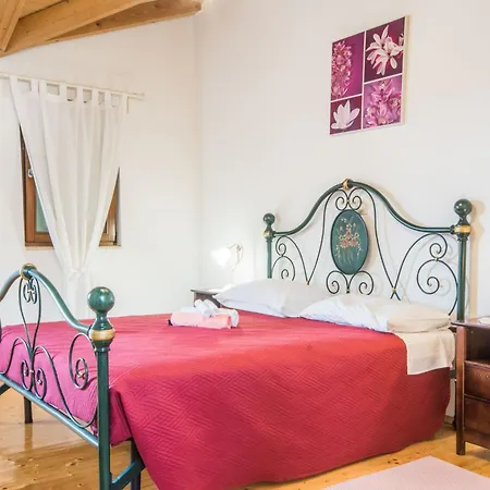 Vikendica Sandi, Mediterranean With Pool And Jacuzzi Gracisce