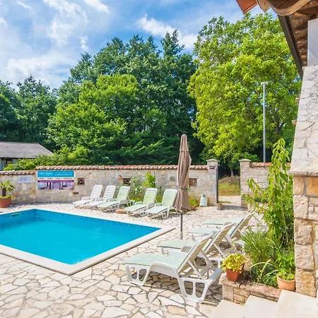 Sandi, Mediterranean With Pool And Jacuzzi Dom wakacyjny Gračišće