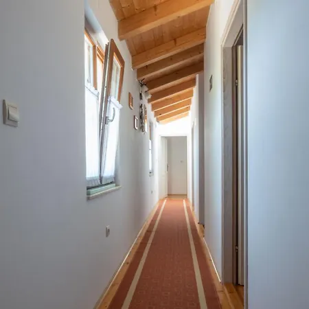 Sandi, Mediterranean With Pool And Jacuzzi Gračišće