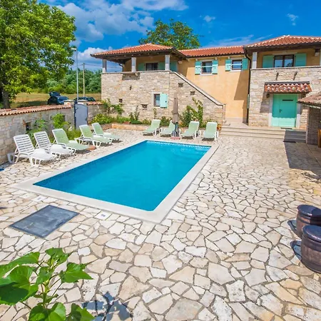 Sandi, Mediterranean With Pool And Jacuzzi Holiday home