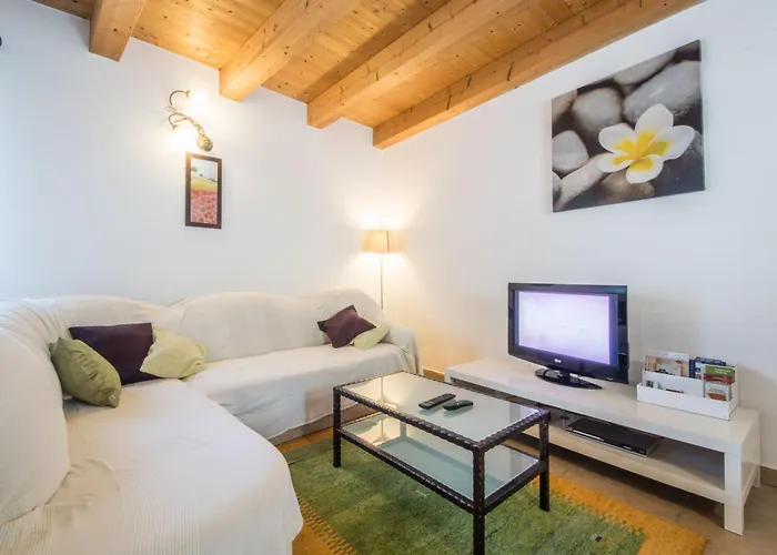 Sandi, Mediterranean With Pool And Jacuzzi Vikendica *