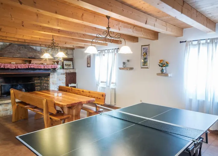 Sandi, Mediterranean With Pool And Jacuzzi Vikendica