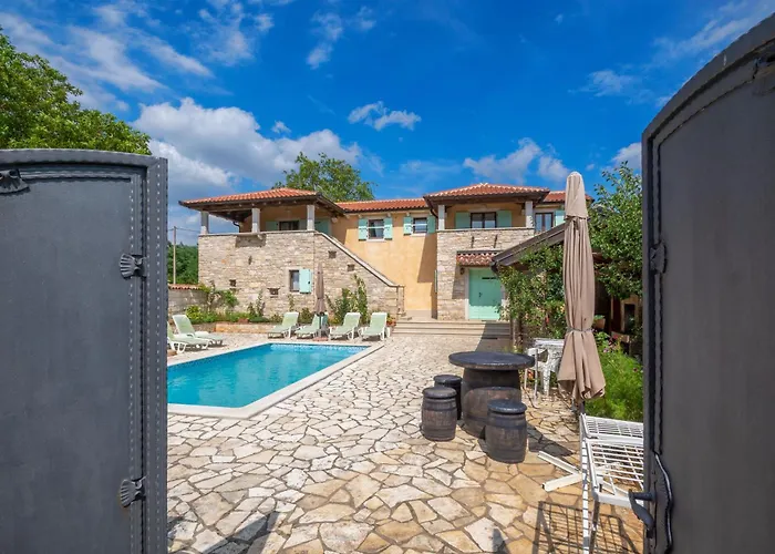 Sandi, Mediterranean With Pool And Jacuzzi Vikendica Gracisce