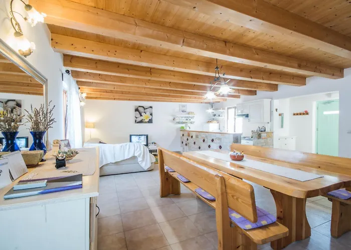 Vikendica Sandi, Mediterranean With Pool And Jacuzzi Gracisce