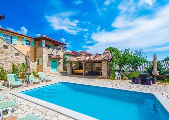 Sandi, Mediterranean With Pool And Jacuzzi Vikendica Gracisce